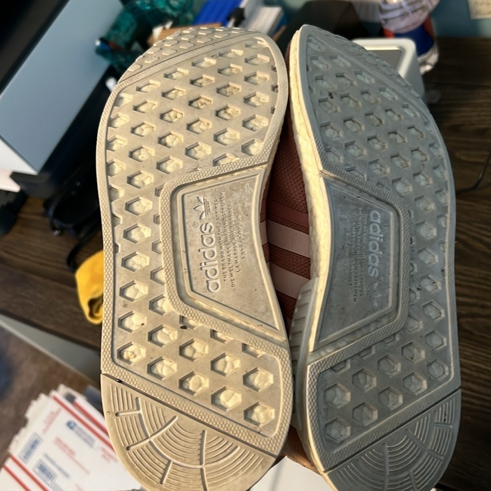 RARE Adidas Coral NMD Size 11 Womens - Picture 4 of 4